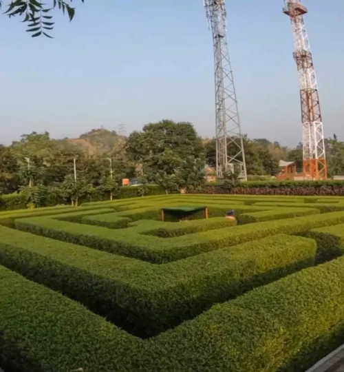 maze garden statue of unity