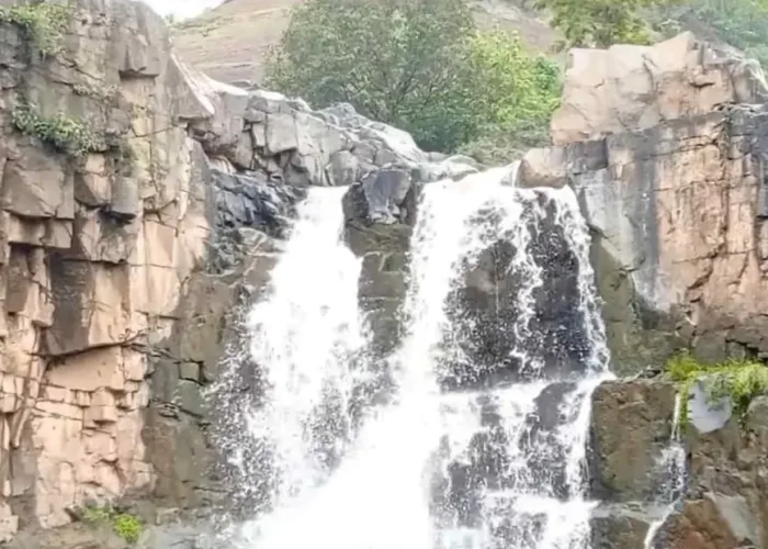 zarwani waterfall, places near statue of unity